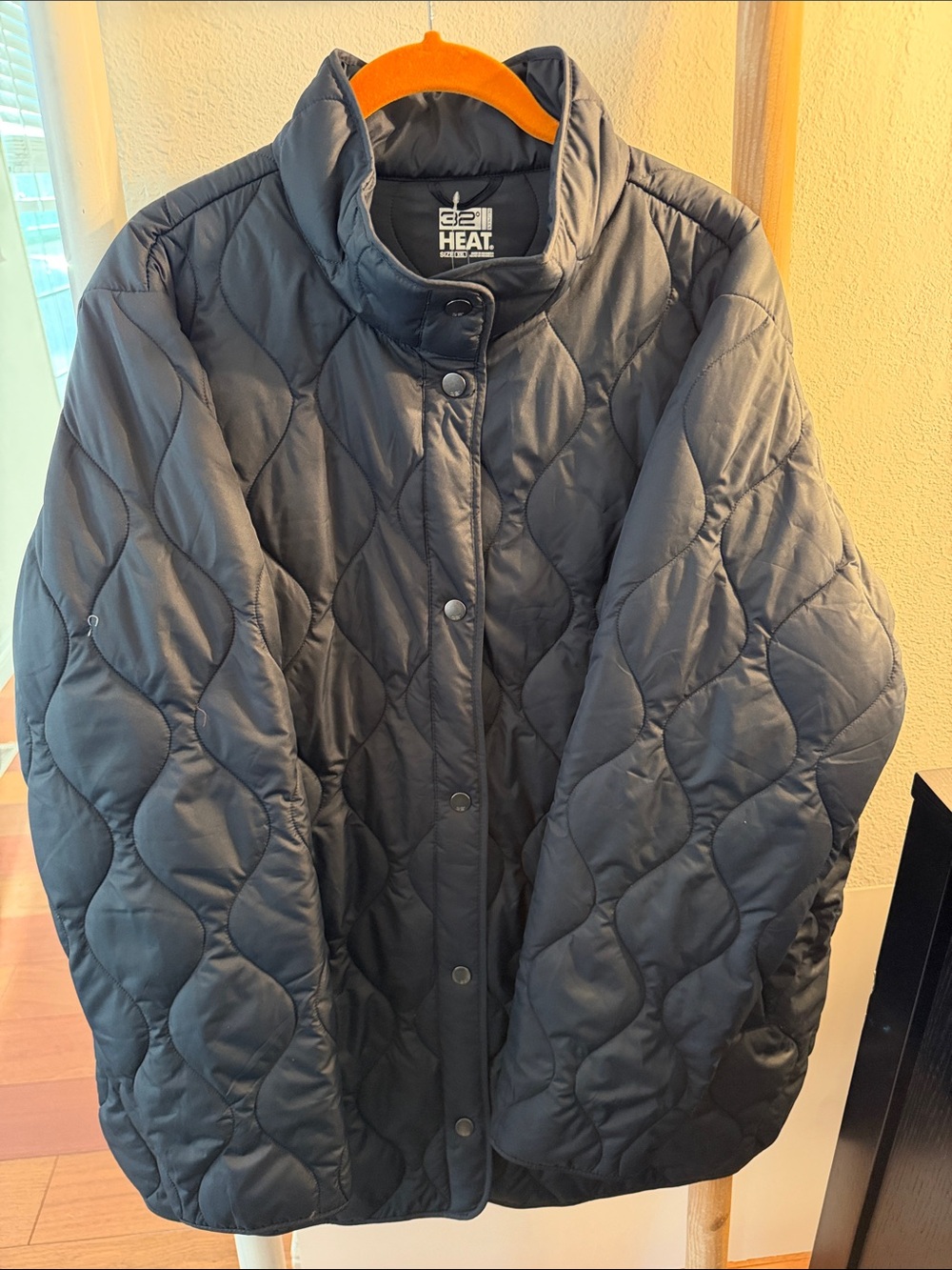 32 Degrees Quilted Wave Puffer Jacket in Charcoal